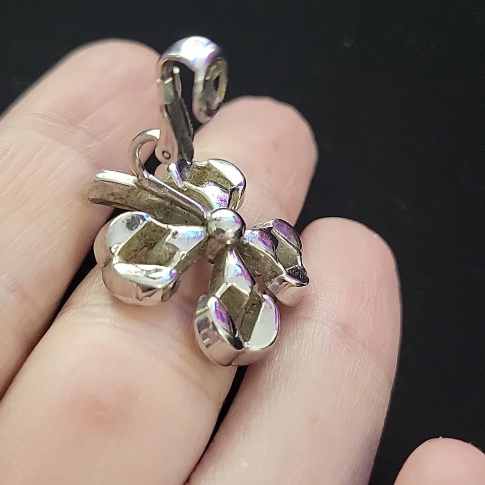 ๐ Vintage Trifari four leaf clover clip on earrings - Picture 6 of 6